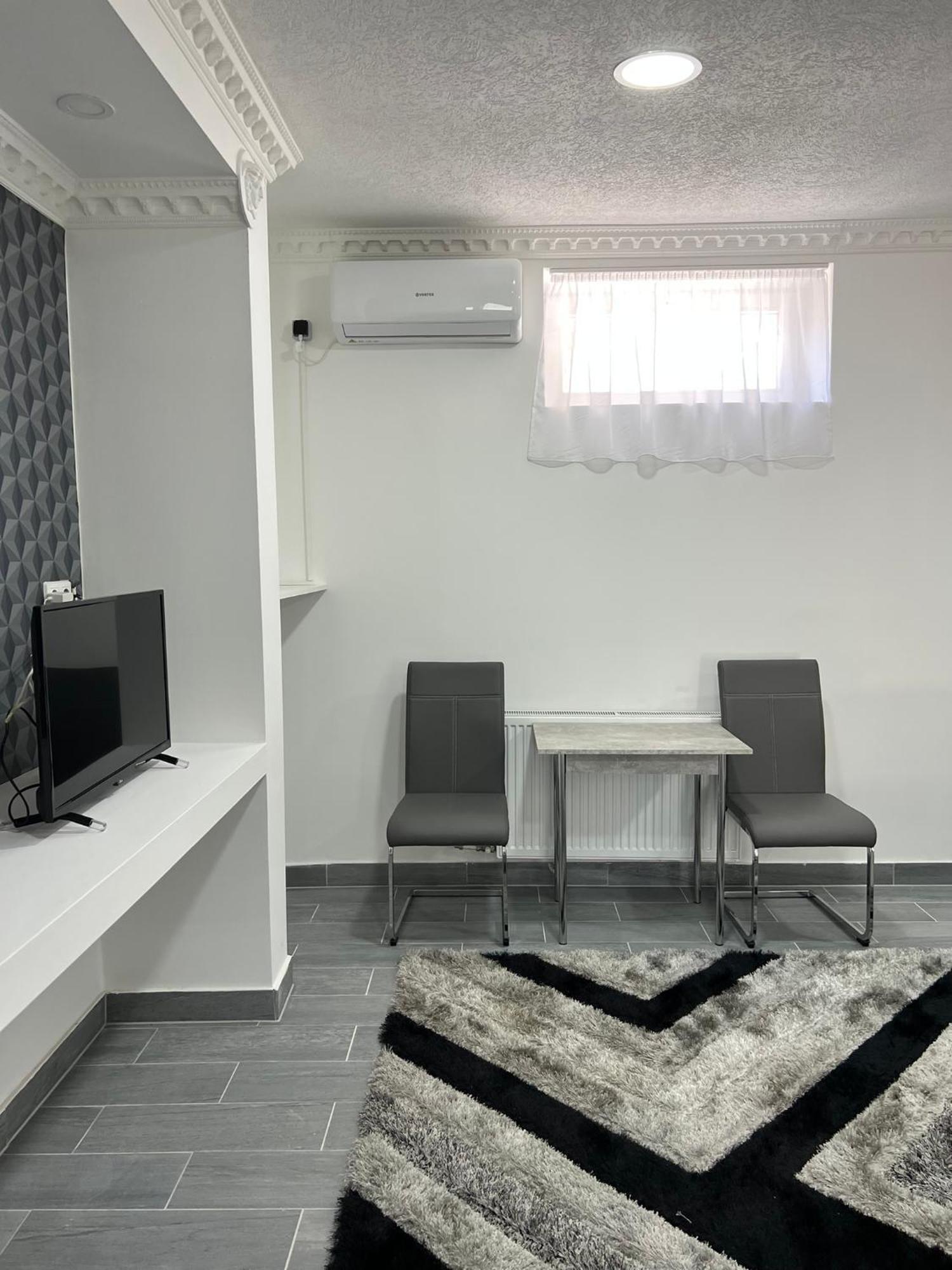 Adel Apartman Kisujszallas Exterior foto