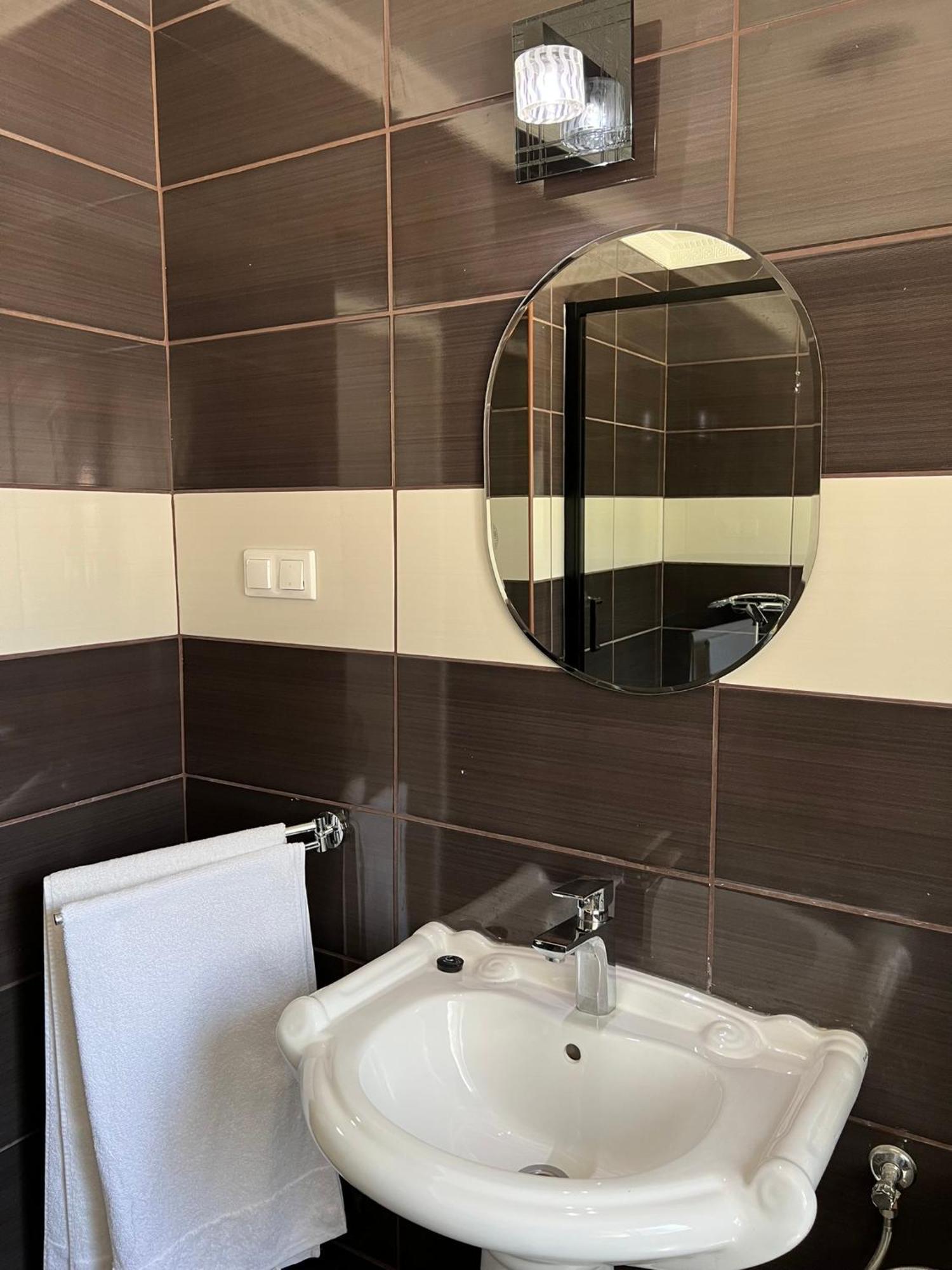 Adel Apartman Kisujszallas Exterior foto