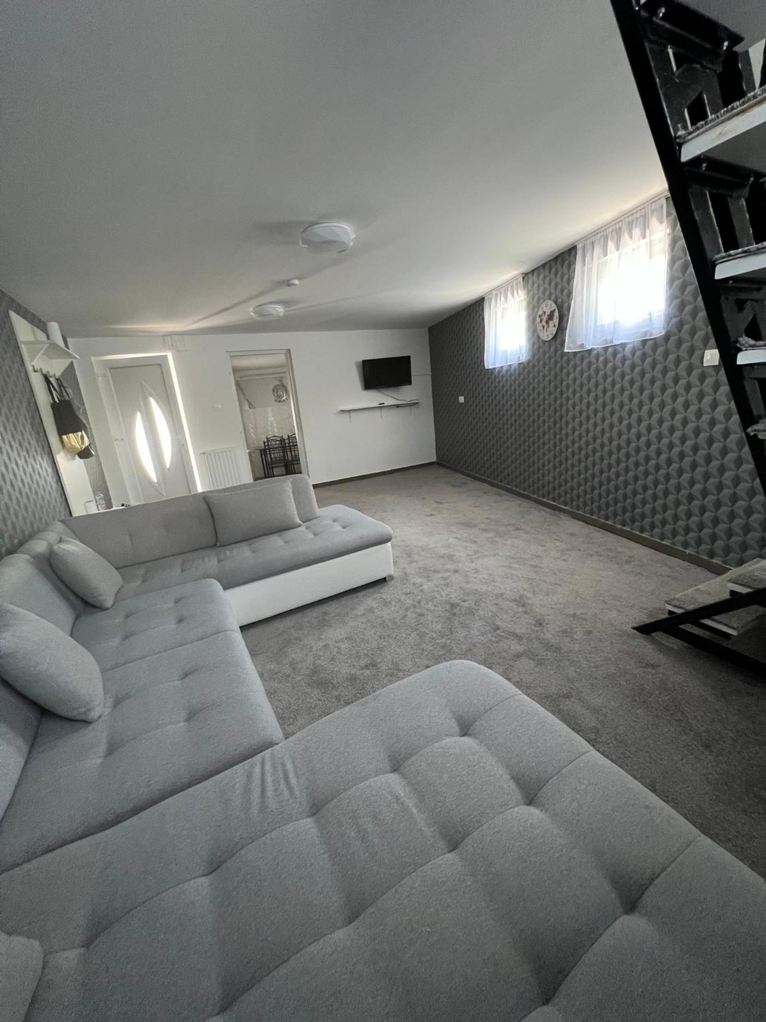 Adel Apartman Kisujszallas Exterior foto
