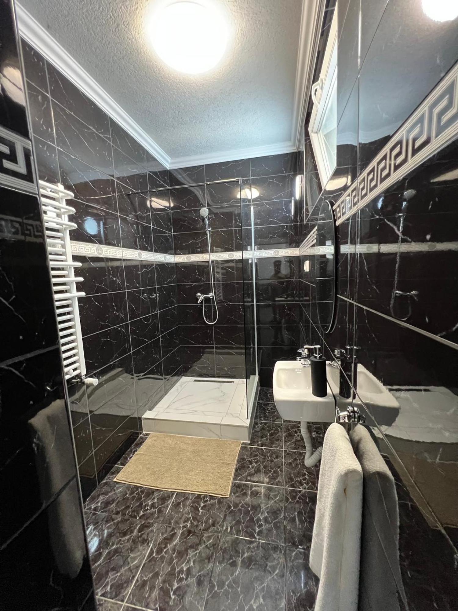 Adel Apartman Kisujszallas Exterior foto