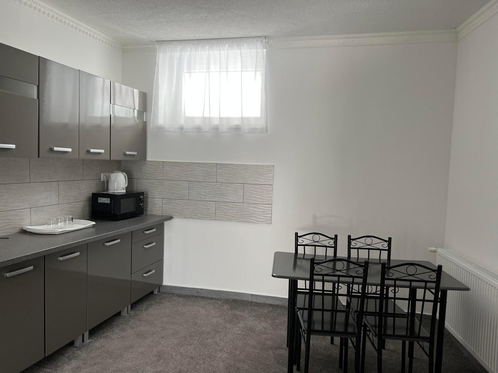 Adel Apartman Kisujszallas Exterior foto