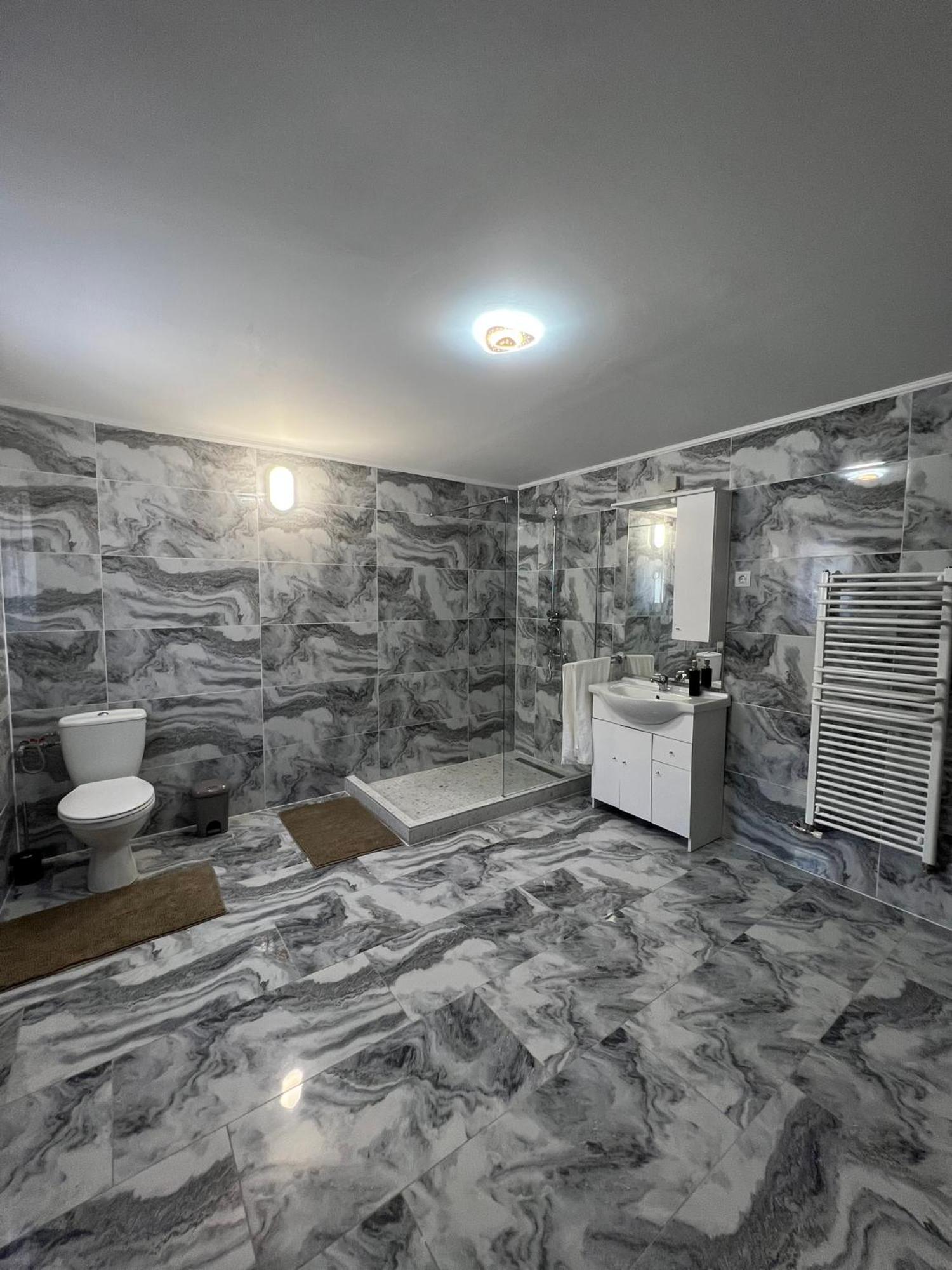 Adel Apartman Kisujszallas Exterior foto
